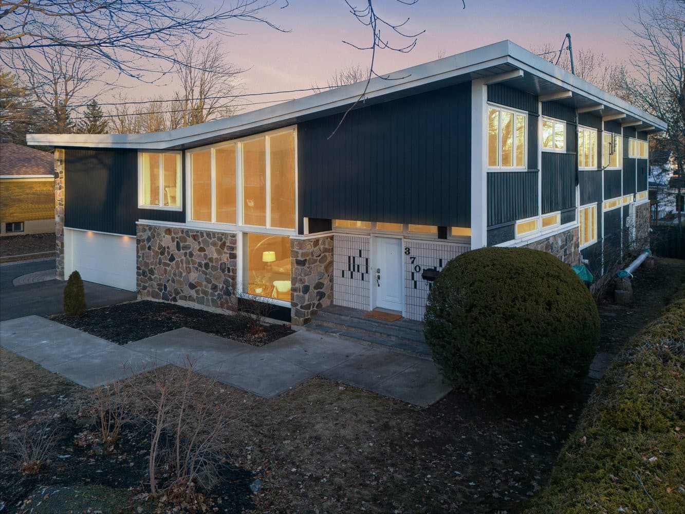 Une maison mid-century à vendre pour 1 299 000$