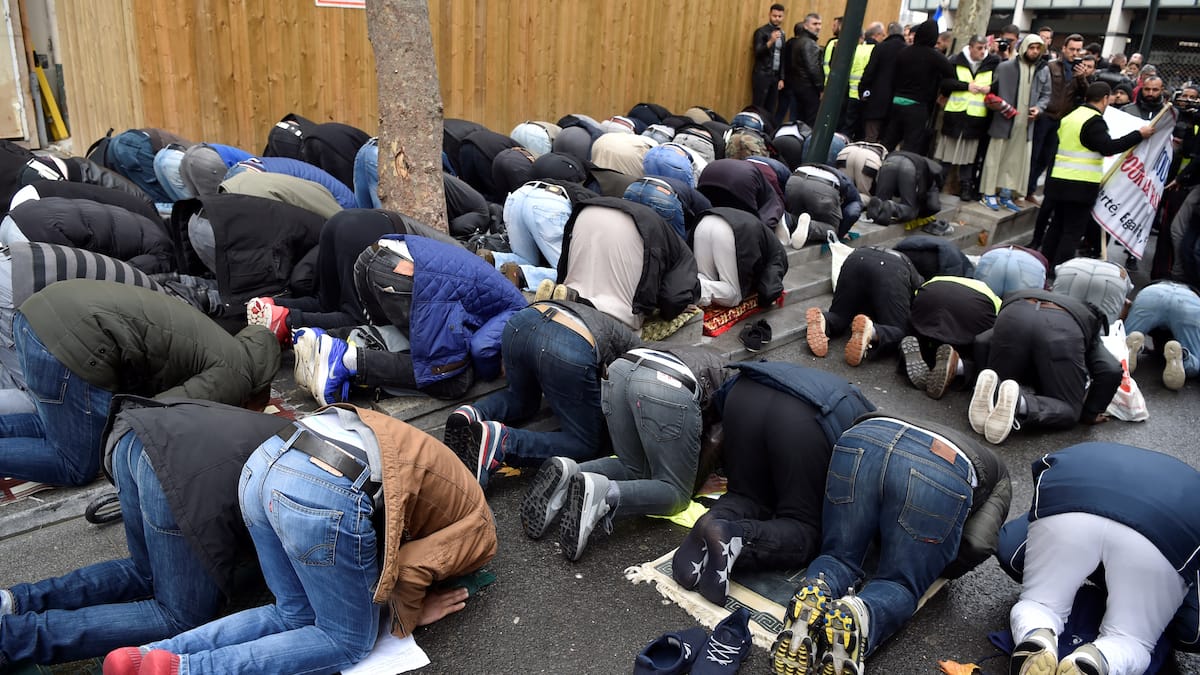 Il faut interdire les cérémonies religieuses dans les parcs et les rues | JDM