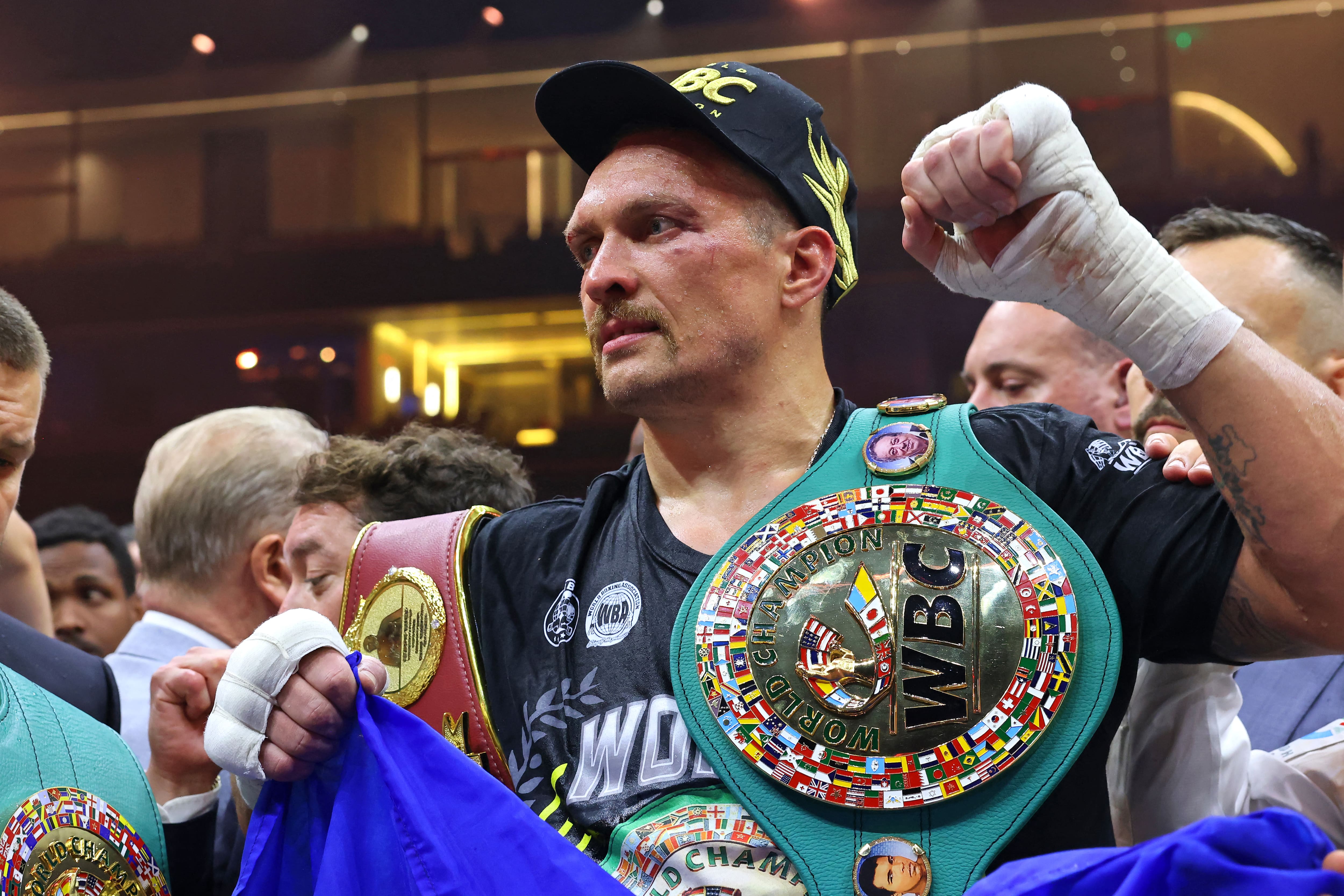 Boxe: Oleksandr Usyk renonce à ses trois ceintures mondiales des lourds