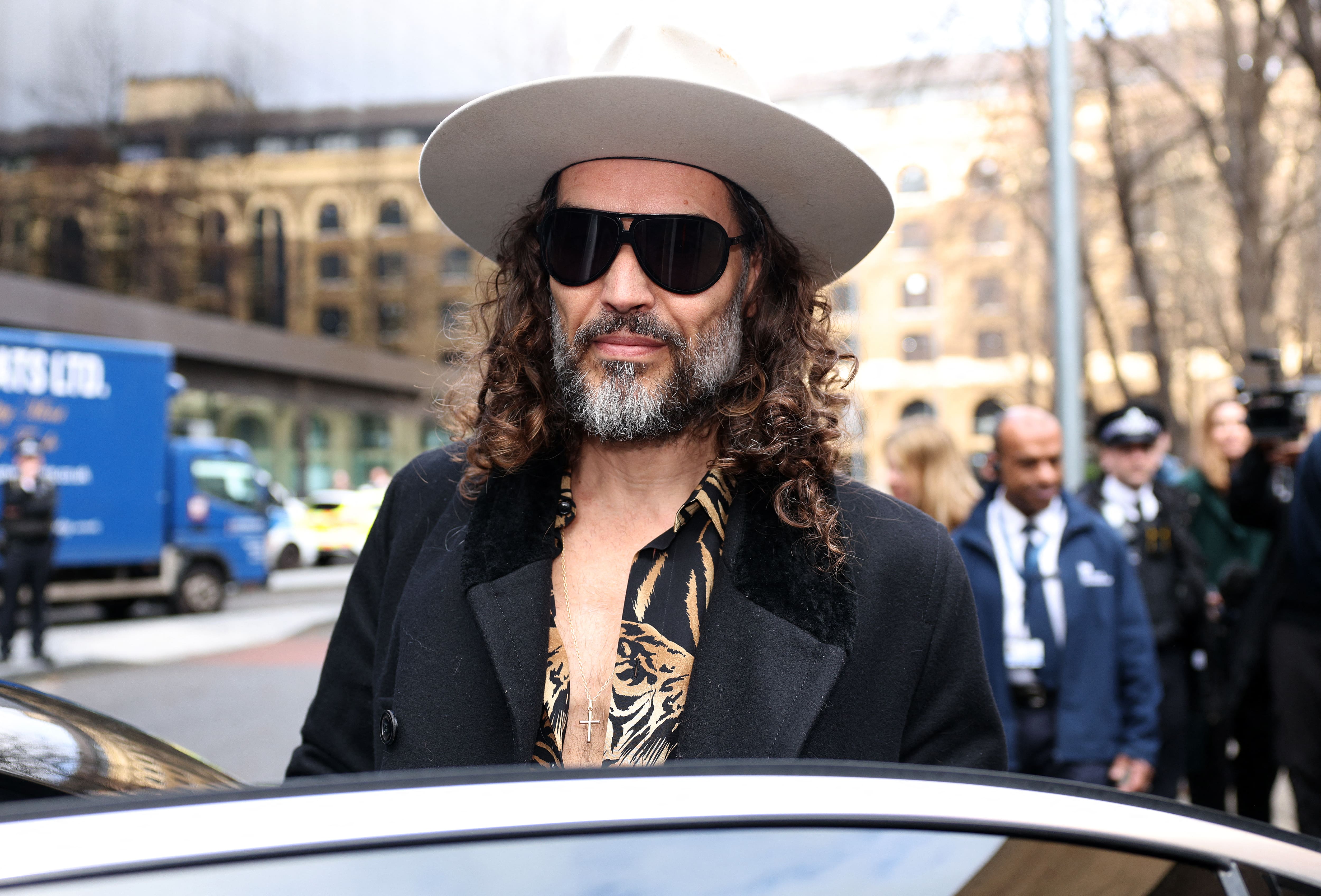 Le com&eacute;dien Russell Brand plaide non coupable d'une nouvelle accusation de viol