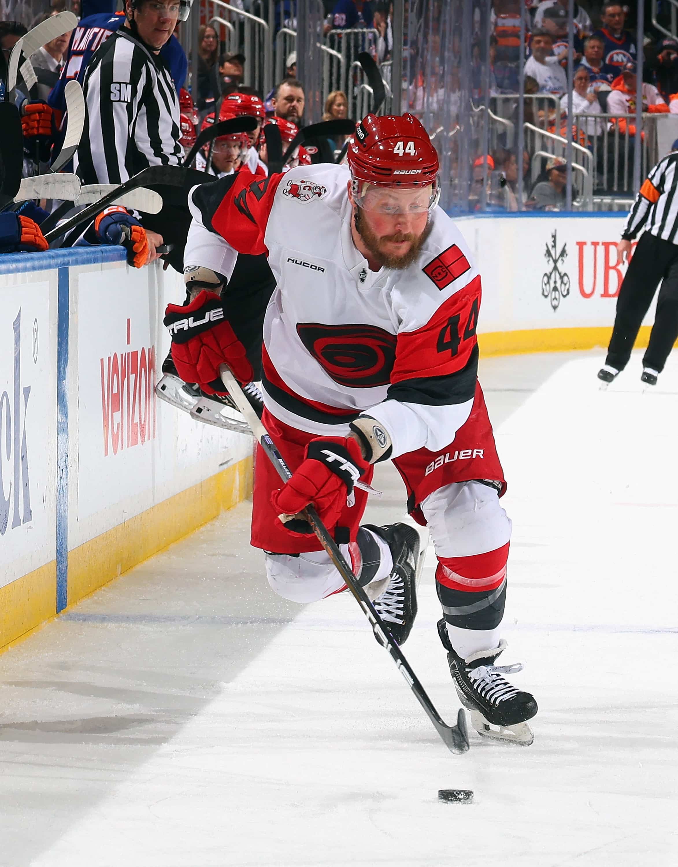Série Flyers-Hurricanes: Nicolas Deslauriers dans une position délicate