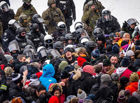 Police in riot gear stormed a rally in Ottawa on Saturday, removing hundreds of protesters by truck.