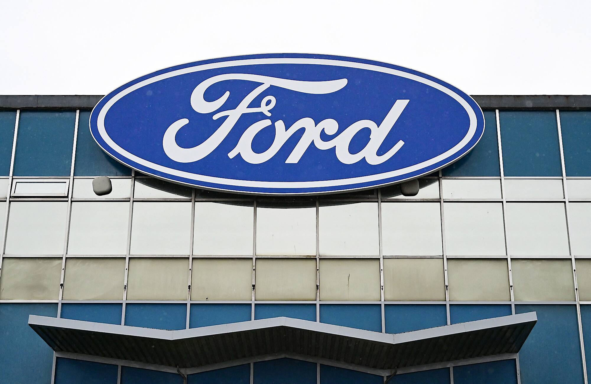 Le constructeur Ford est forc&eacute; de livrer des voitures &laquo;incompl&egrave;tes&raquo;