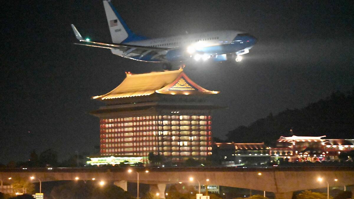 Pékin déploie sanctions et exercices militaires