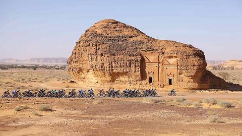 Le peloton a dépassé d'anciennes tombes nabatéennes sculptées alors qu'il traversait le site archéologique d'al-Hijr vendredi lors de l'épreuve finale.