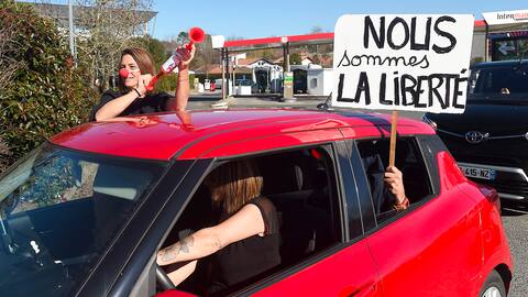 Des Français partne tot le pays to paralyser Paris, by Bruxelles.