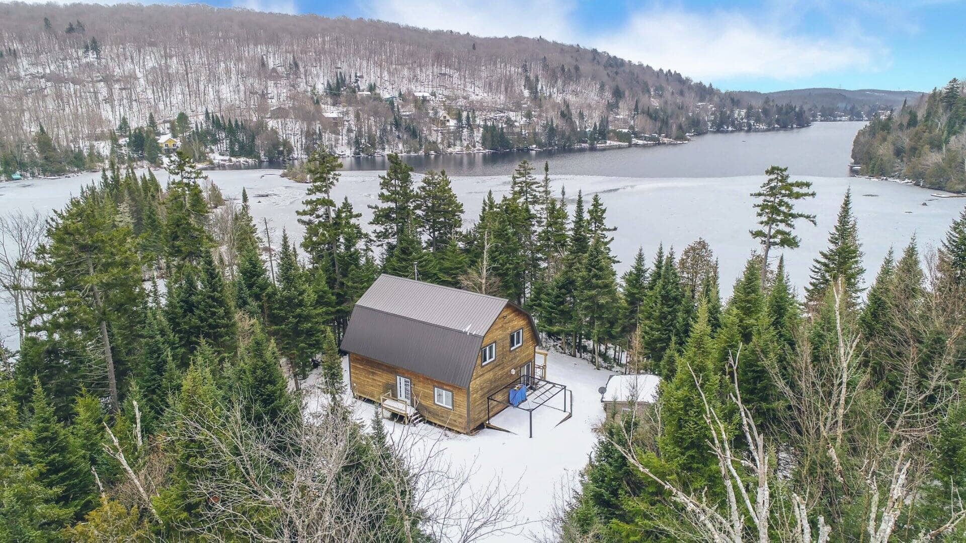 SaintAdolphed’Howard grande île privée avec un chalet et une