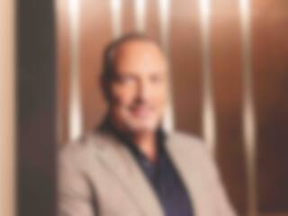 Il s'ouvre sur son rôle de grand-papa