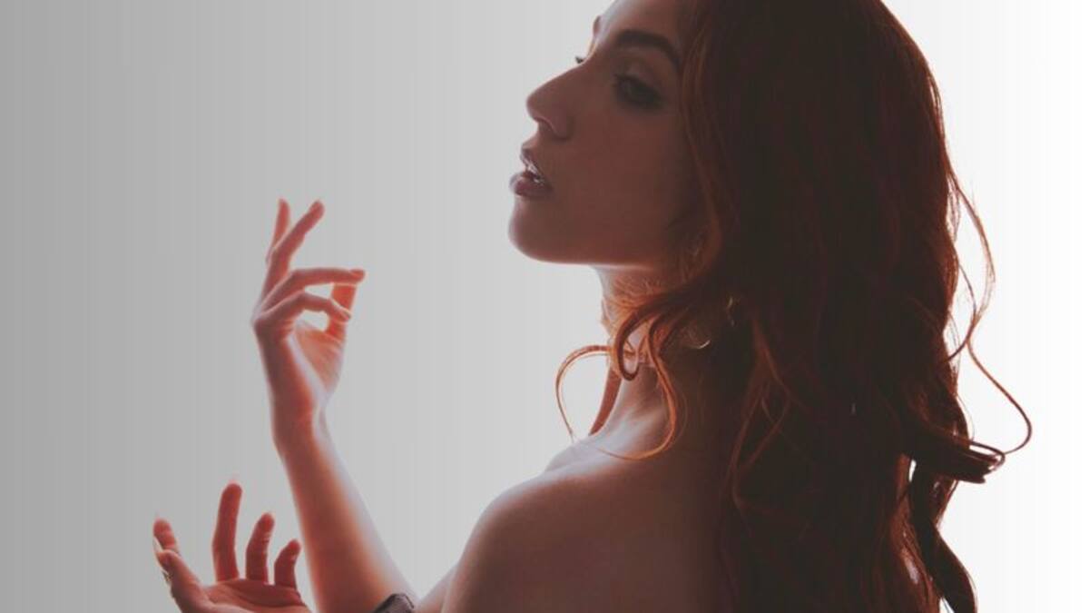 Leticia Jimenez de «La Voix 2024» dévoile la chanson «Fiesta» qui donne le goût de danser