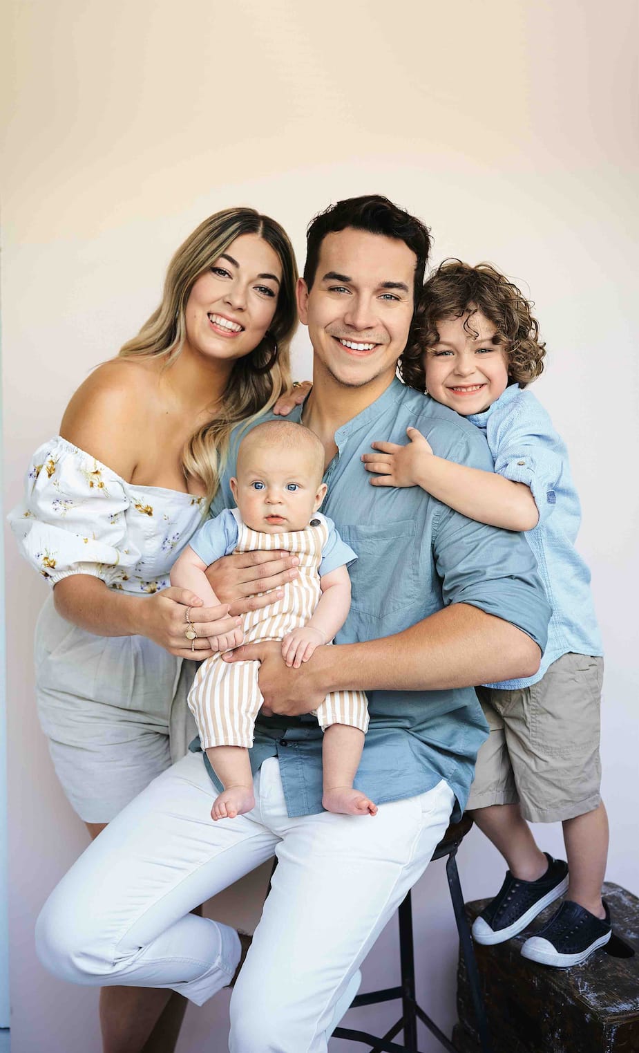 Image principale de l'article Sa nouvelle vie de famille avec ses deux fils