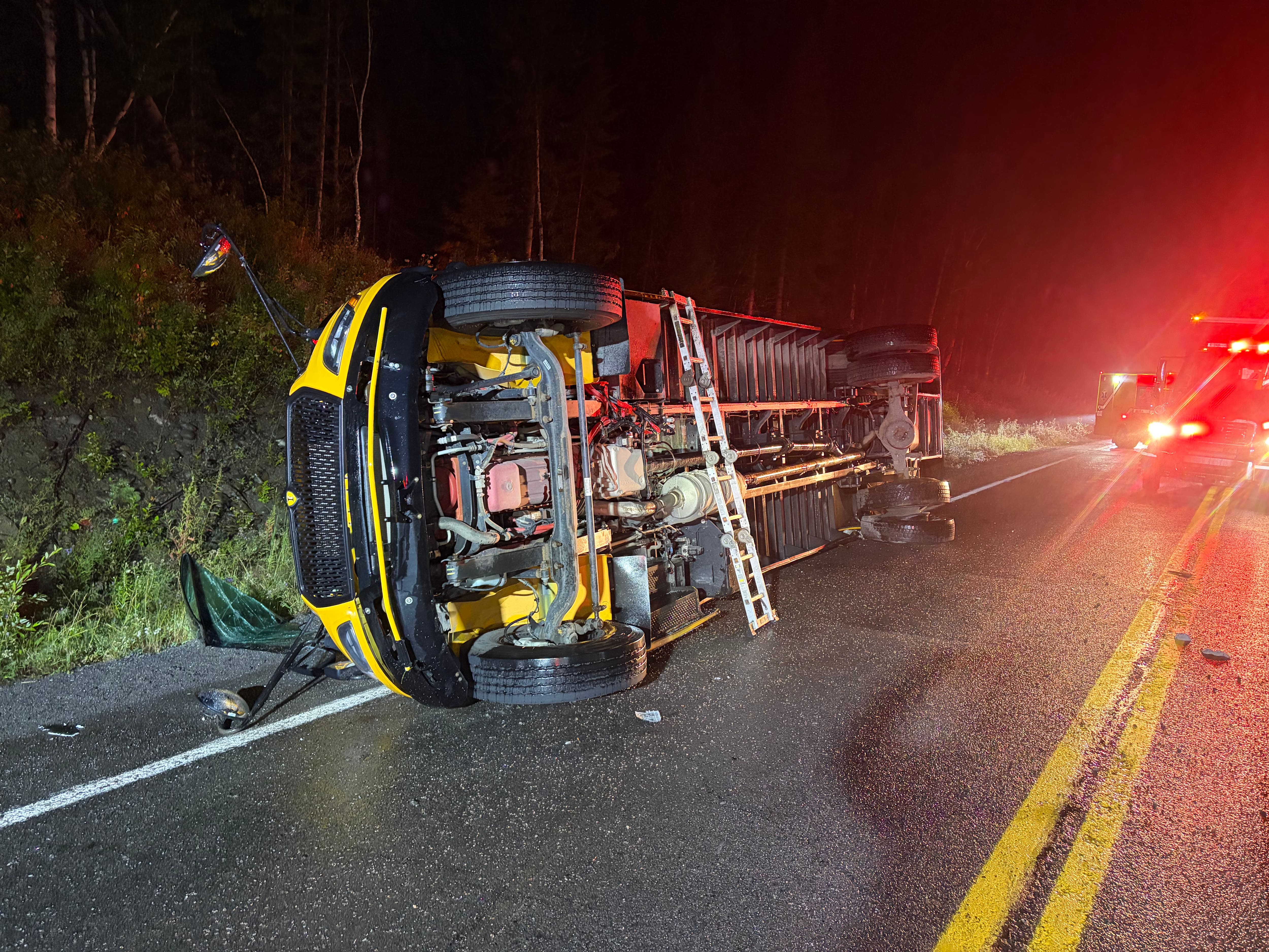 [IMAGES] Gaspésie: un autobus transportant 23 passagers se renverse en pleine nuit