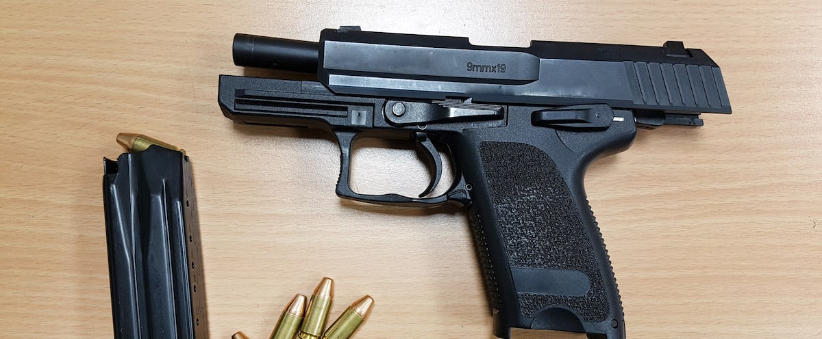 12-year-old shoots her father after striking a deal 12-year-old shoots her father after striking a deal