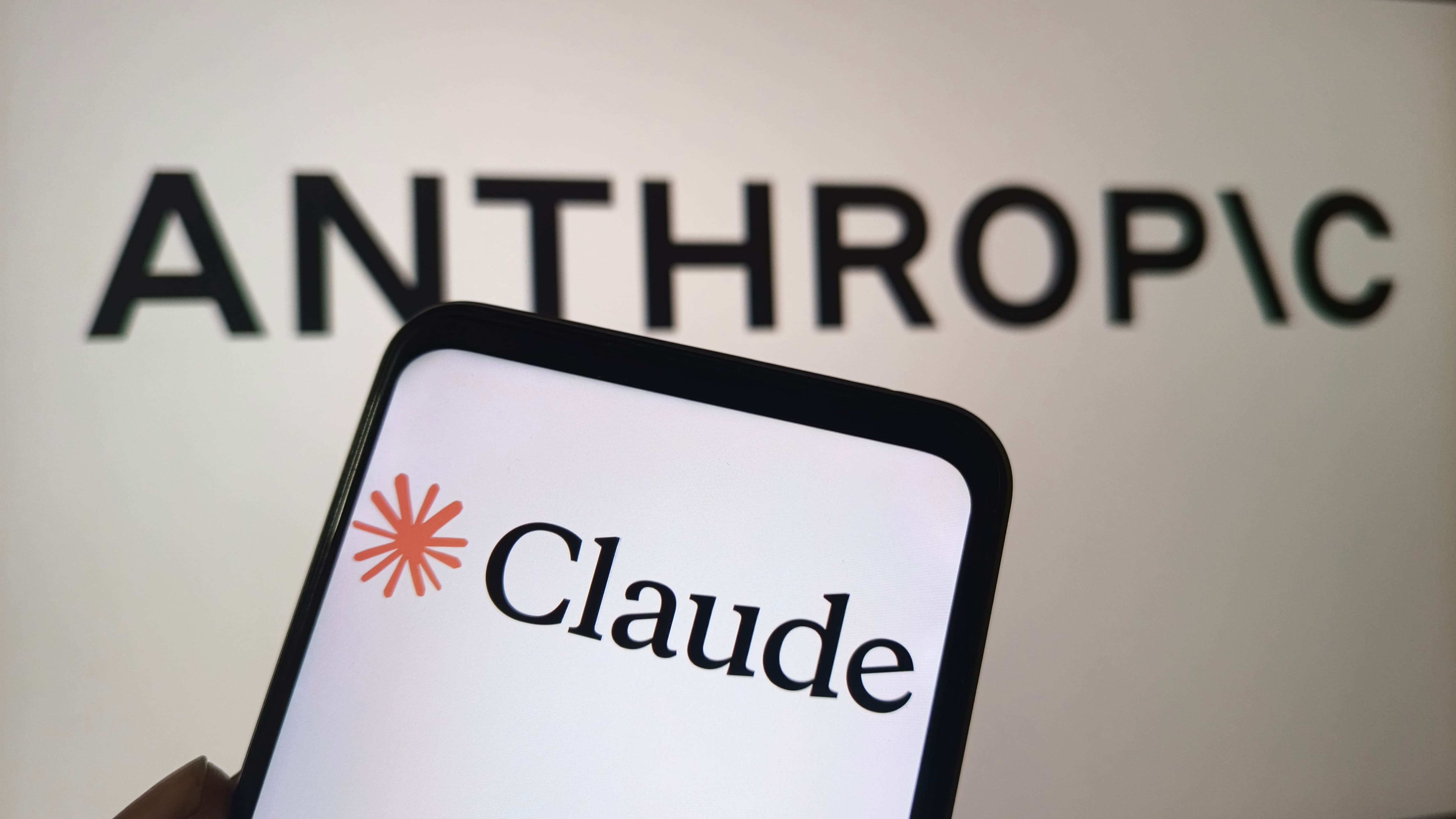 Anthropic rend publique son IA la plus puissante... avec des