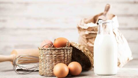 Grocery shopping bag with assorted products