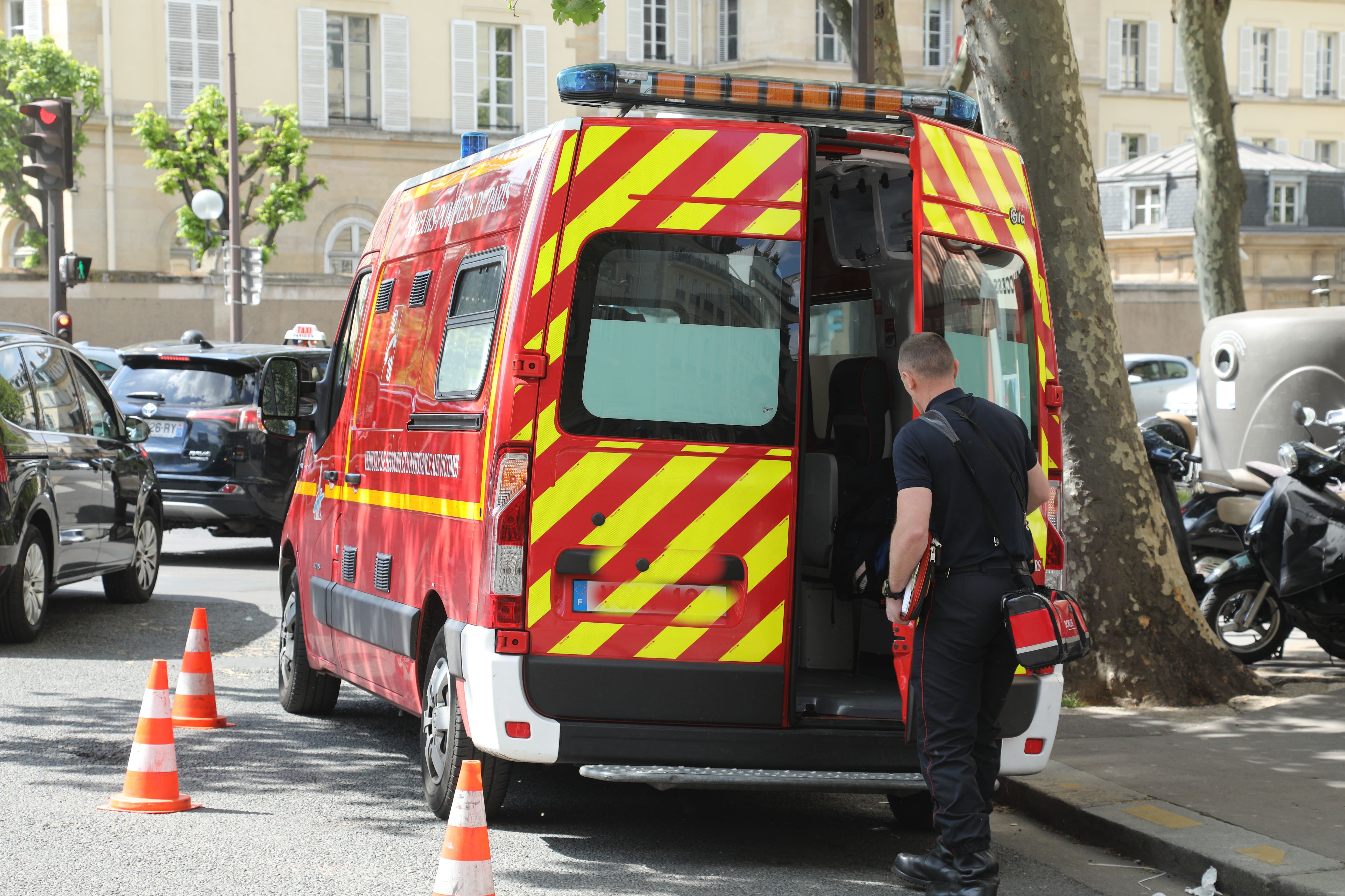 Two children aged 2 and 4 found dead in a car during a heatwave in France