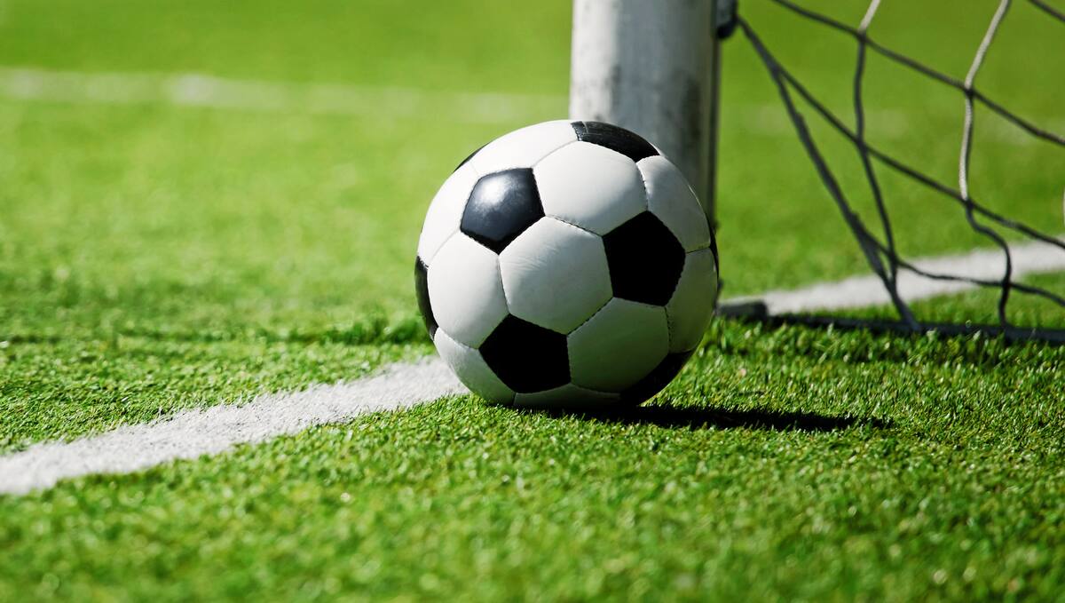 Enquête sur des centaines d'agressions sexuelles présumées d'enfants par un entraîneur de soccer