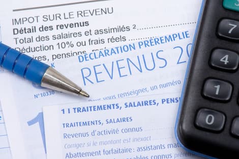 Impôts : déclaration fiscale française préremplie avec la page des traitements, salaires, pensions et rentes Impôts : déclaration fiscale française préremplie avec la page des traitements, salaires, pensions et rentes