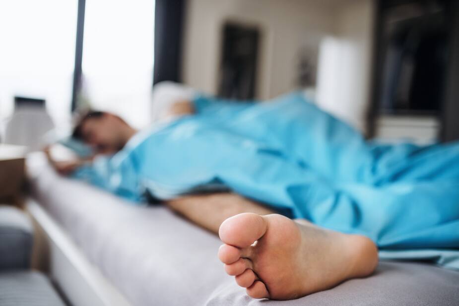 Image principale de l'article Il entre chez un homme pour lui sucer les orteils