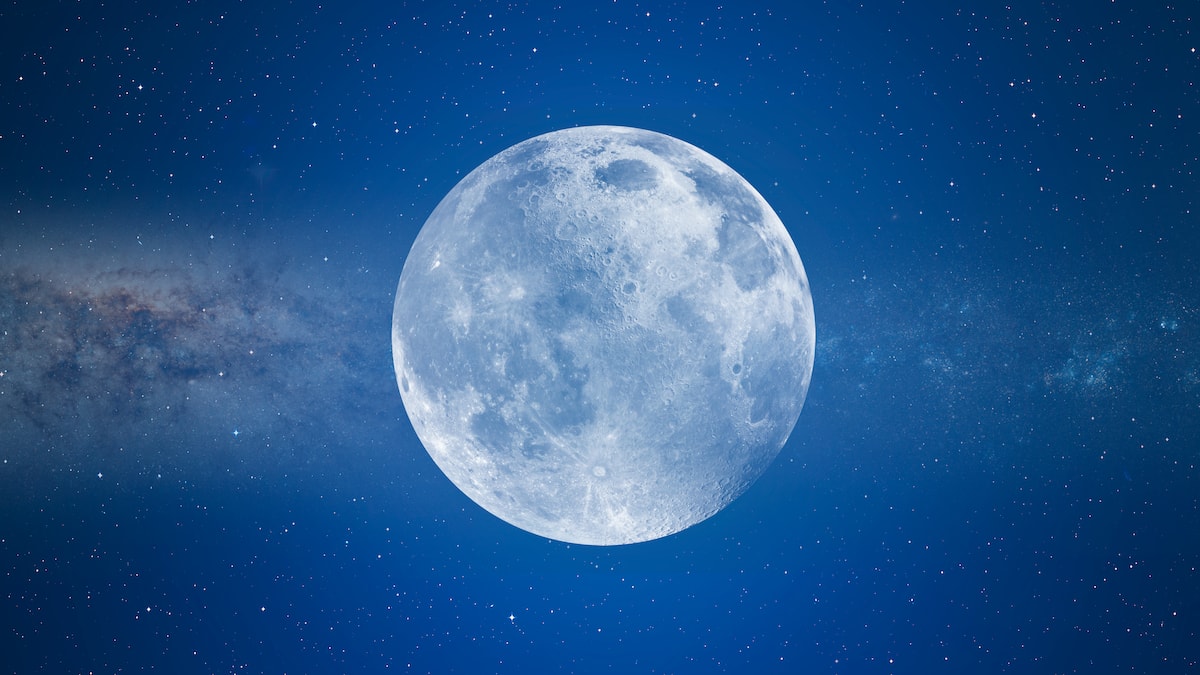 Moon show on Monday evening Moon show on Monday evening