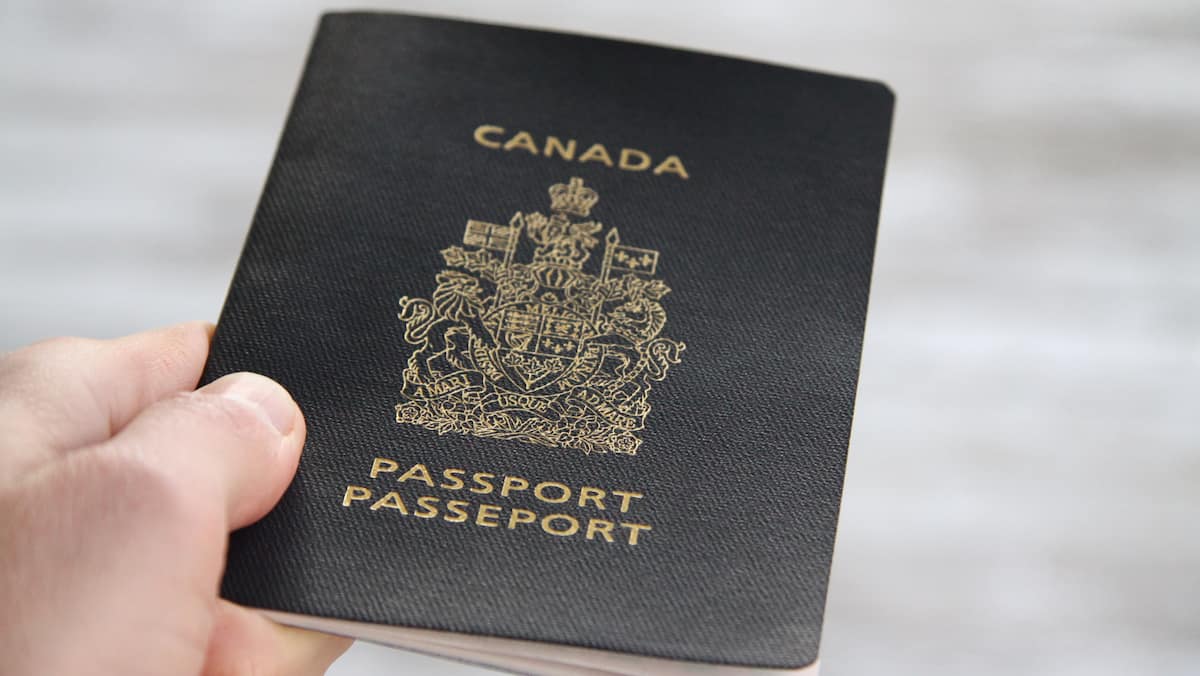 Immigration: le Canada a accueilli un nombre record de résidents permanents en 2021