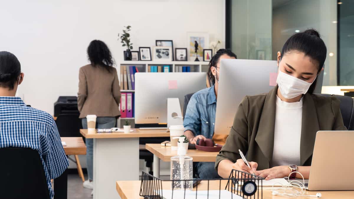 Le retour du masque obligatoire en tout temps dans les milieux de travail?