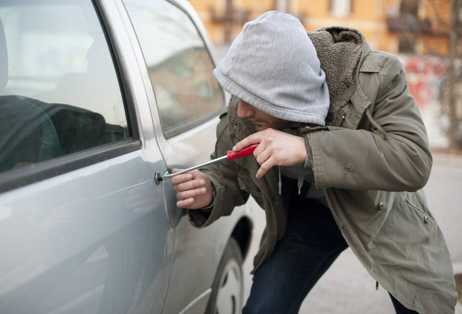 Image principale de l'article Il vole une auto et revient chicaner la mère