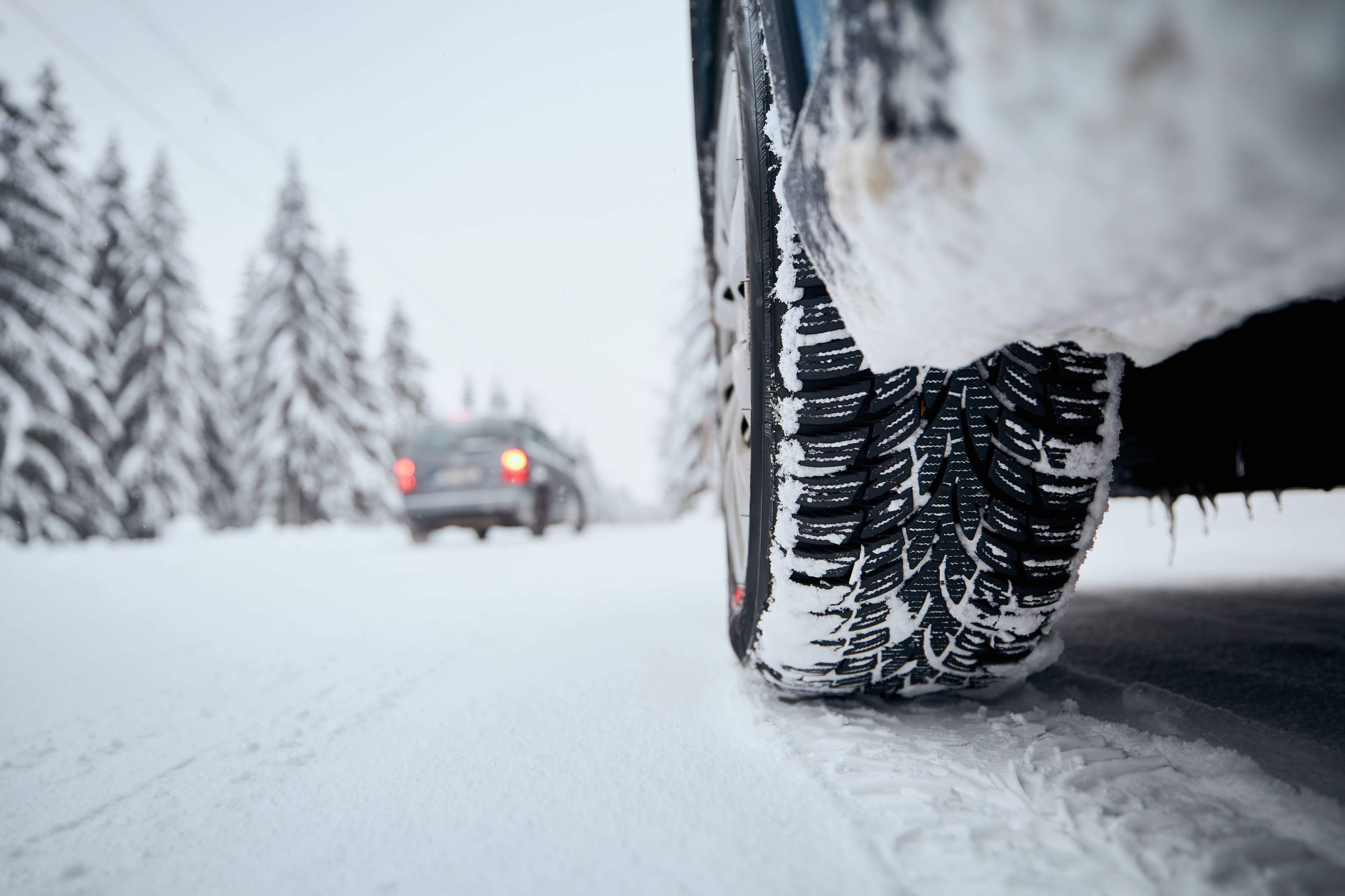 Pneus d'hiver: voici la date limite pour les installer en 2026 et le meilleur moment pour le faire