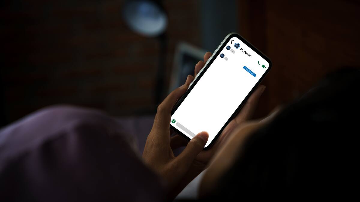 La majorité des gens vont au lit avec... leur appareil électronique