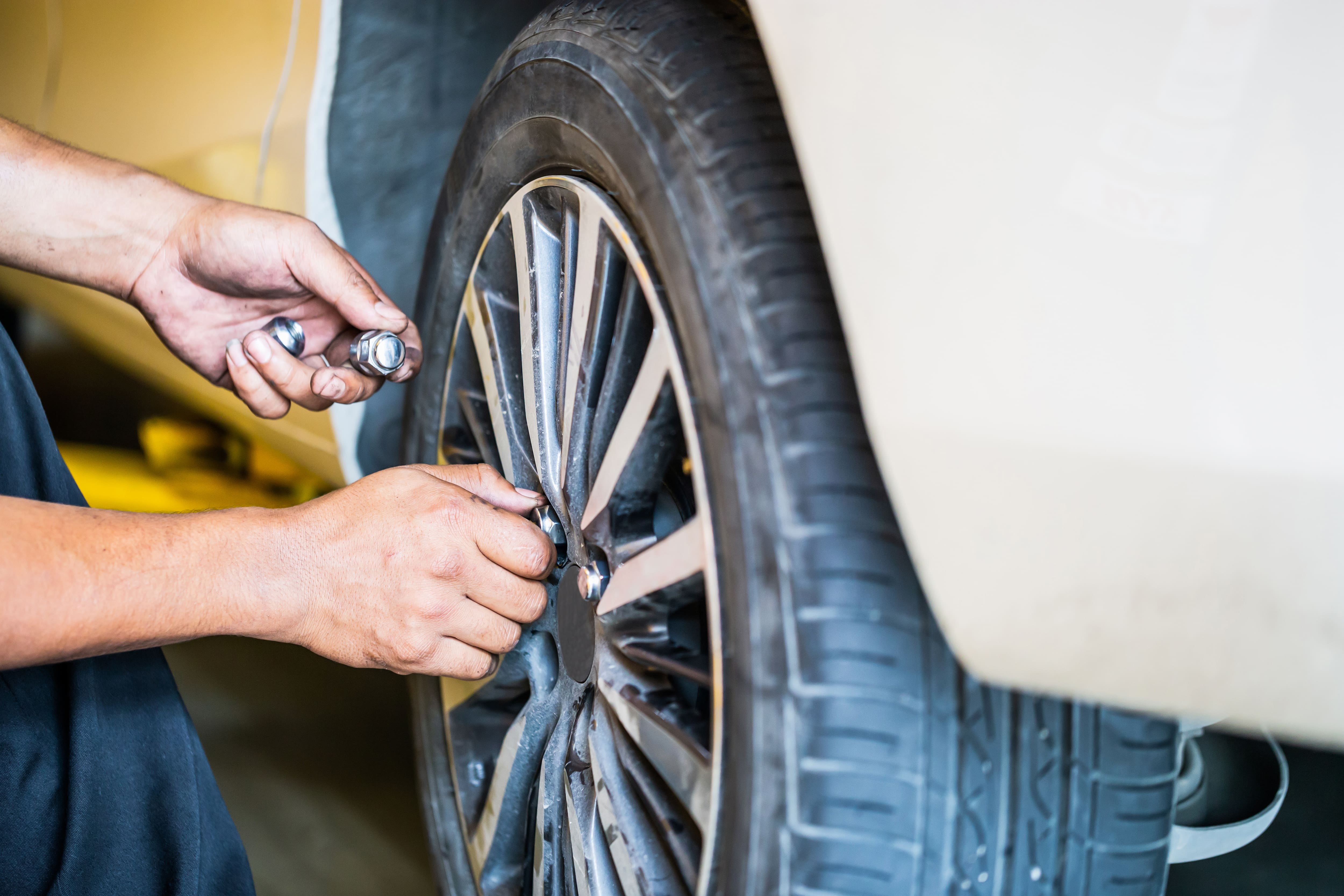 Ils dévissent les boulons de vos roues d'auto... pour le plaisir: la police invite à la vigilance