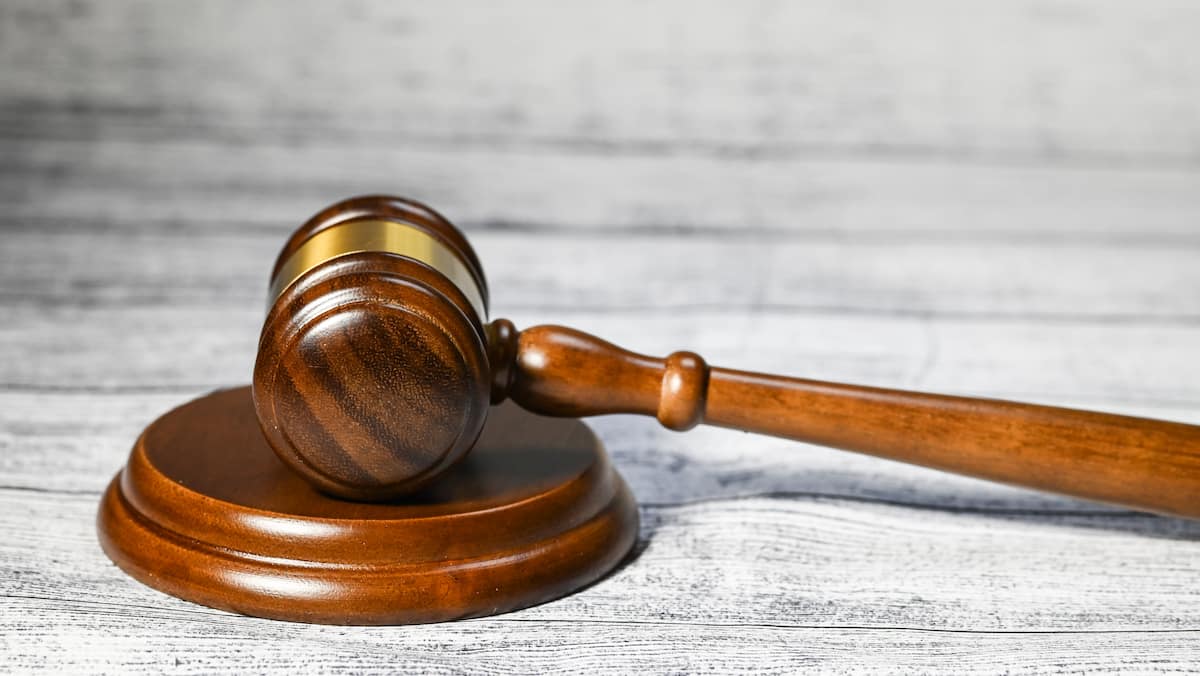 あるパスツールは、8万枚のポルノ画像とビデオを「木製アーカイブ」に例えました。 あるパスツールは、8万枚のポルノ画像とビデオを「木製アーカイブ」に例えました。