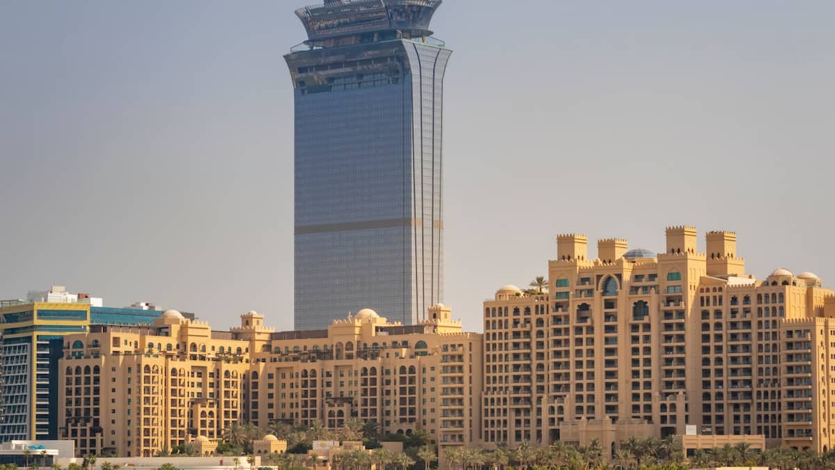 Cartes de crédit du gouvernement du Québec: les frais dans un chic hôtel à Dubaï n’ont pas été rendus publics