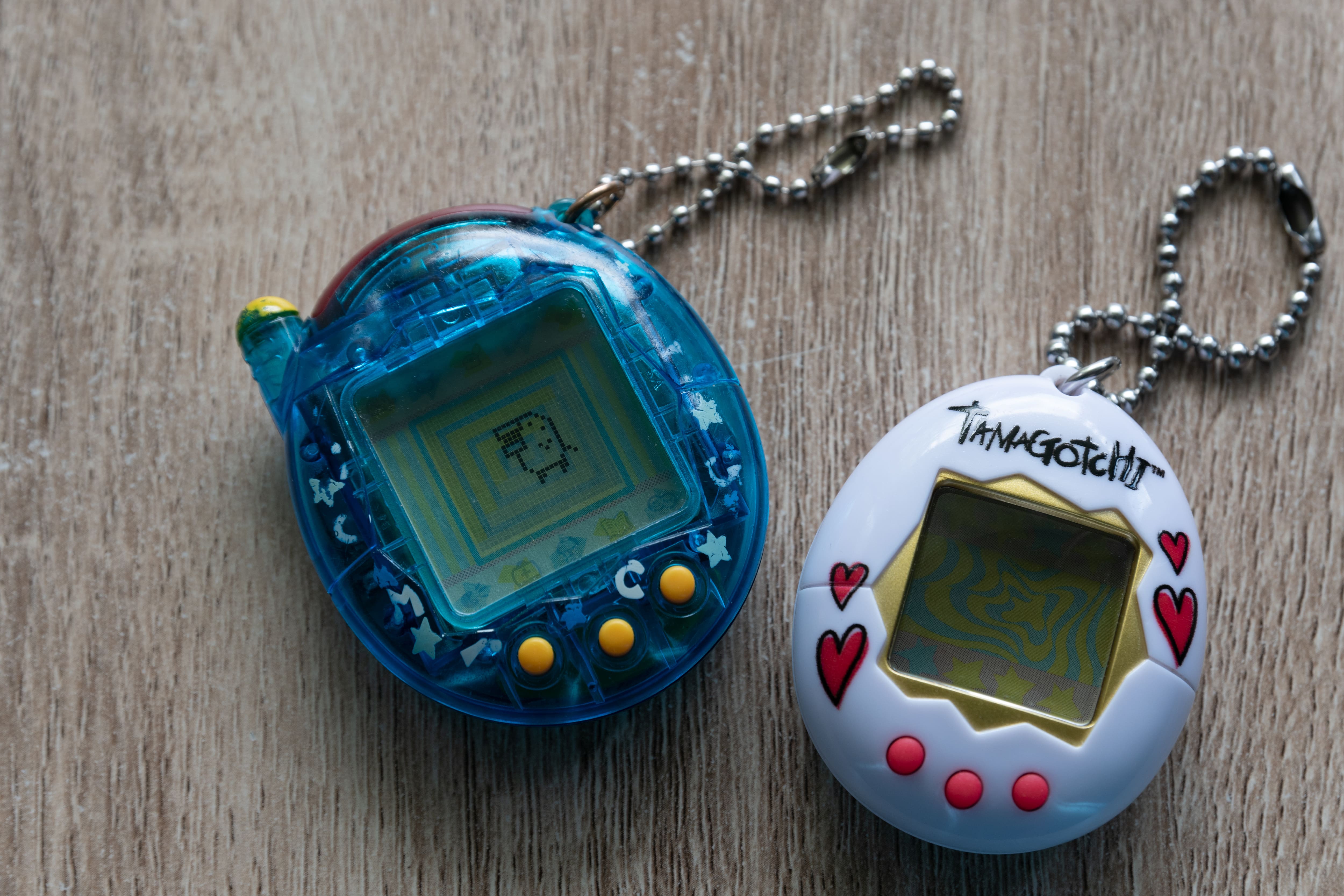 Les Tamagotchis séduisent encore les jeunes, 30 ans après leur apparition