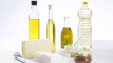 Grocery shopping bag with assorted products