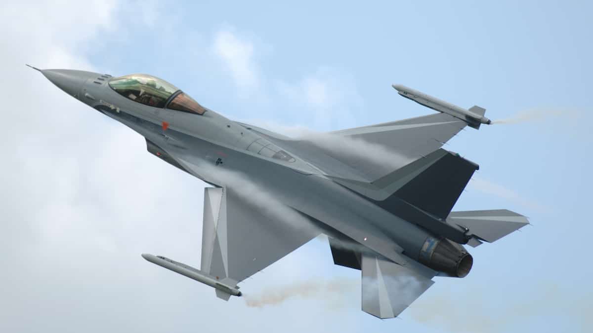 Le F-16 qui s'est écrasé en Turquie poursuivait une trace radar non identifiée