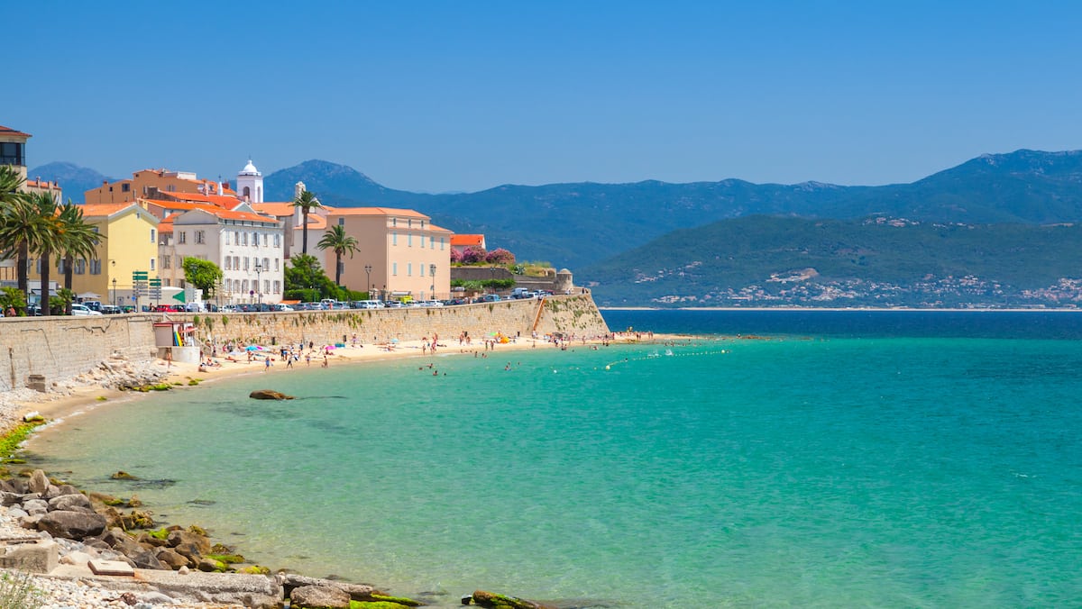 La Corse subventionne 12 lignes aériennes pour attirer 250 000 touristes hors saison