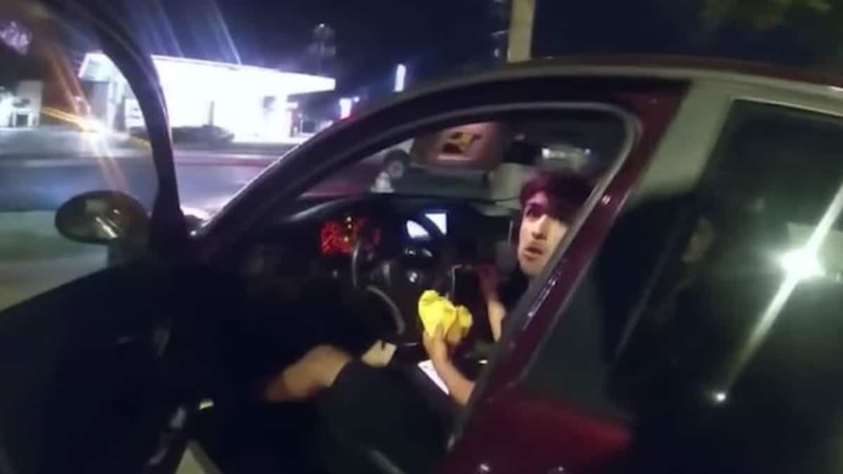 In the video | Cop shoots teenager eating hamburger In the video | Cop shoots teenager eating hamburger