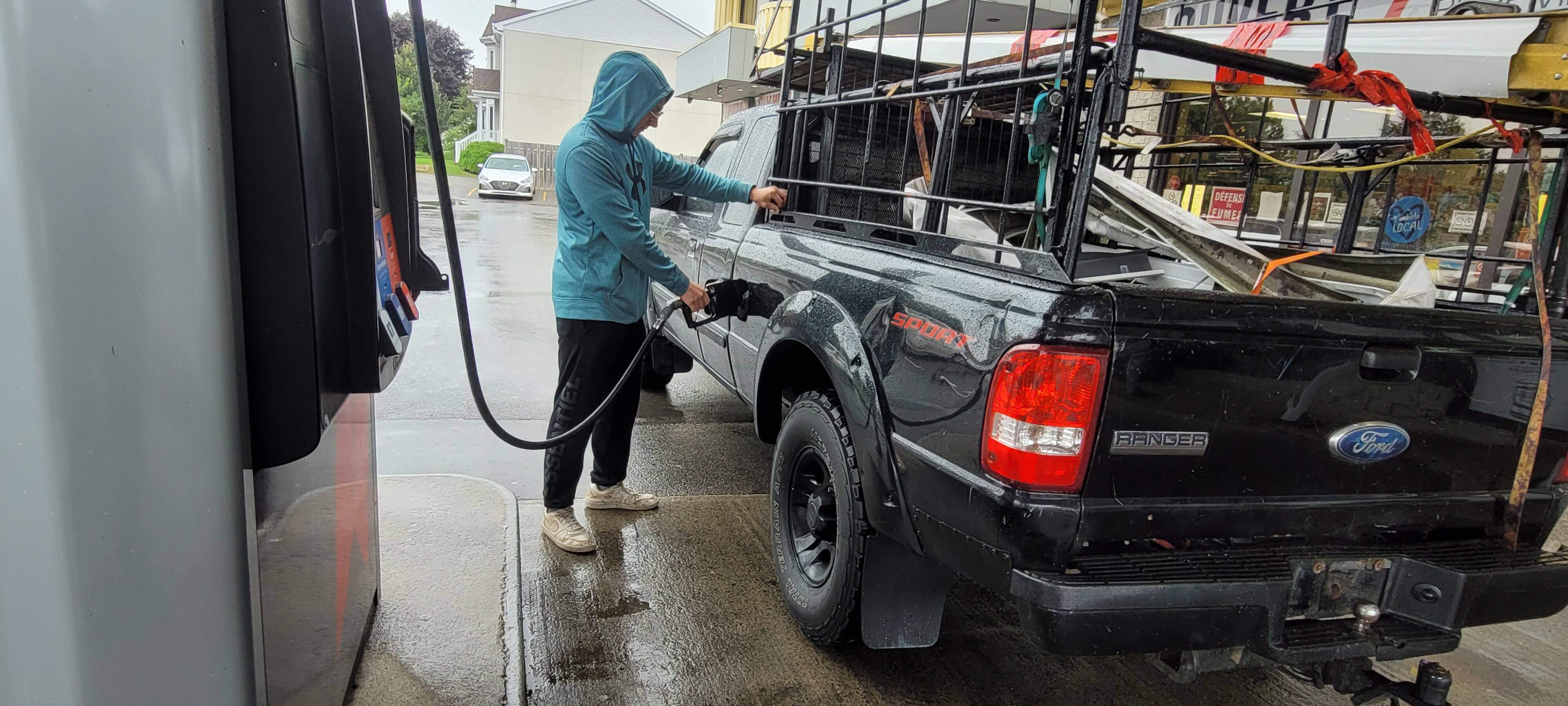 Prix de l'essence: pr&eacute;parez-vous &agrave; payer plus cher &agrave; la pompe d'ici No&euml;l