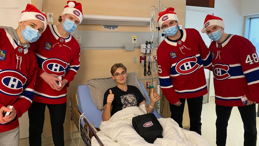 Des sourires à la vue des joueurs du Canadien durant la visite des hôpitaux