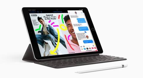 L'iPad 9 avec les accessoires du fabricant: le clavier-étui et le stylet Apple Pencil 1
