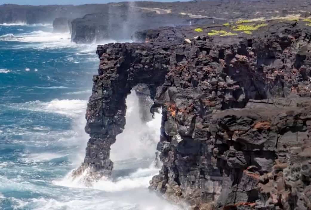 EN IMAGES | Une arche emblématique d’Hawaï s'est effondrée dans l’océan Pacifique