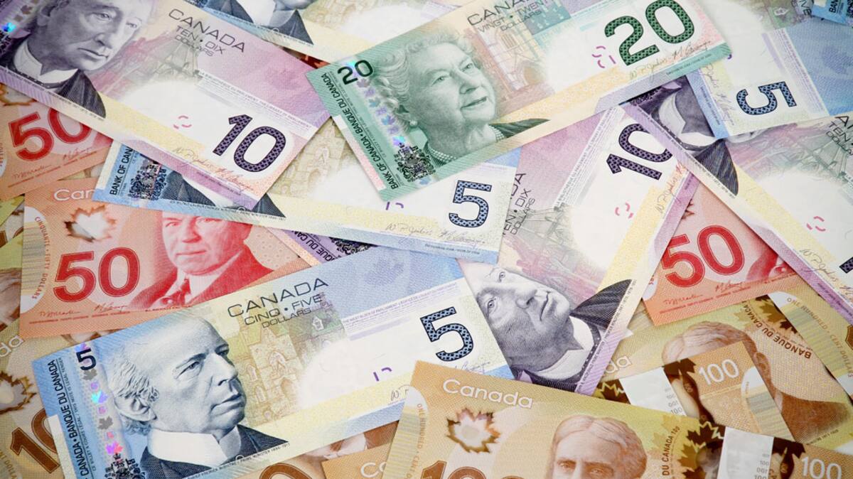 Le salaire minimum à 15 $ l’heure dès janvier 2022 en Ontario