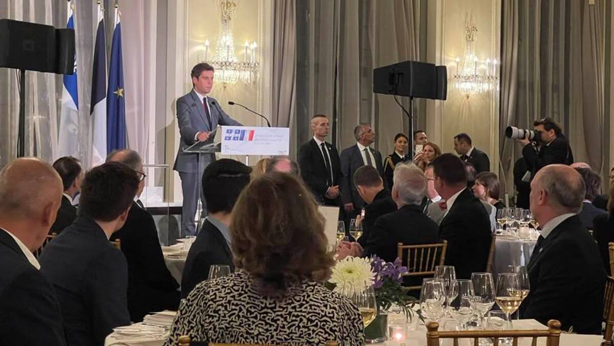 Un vin québécois à 17.50 $ à la SAQ payé 75 $ par l’État pour un souper avec le premier ministre français