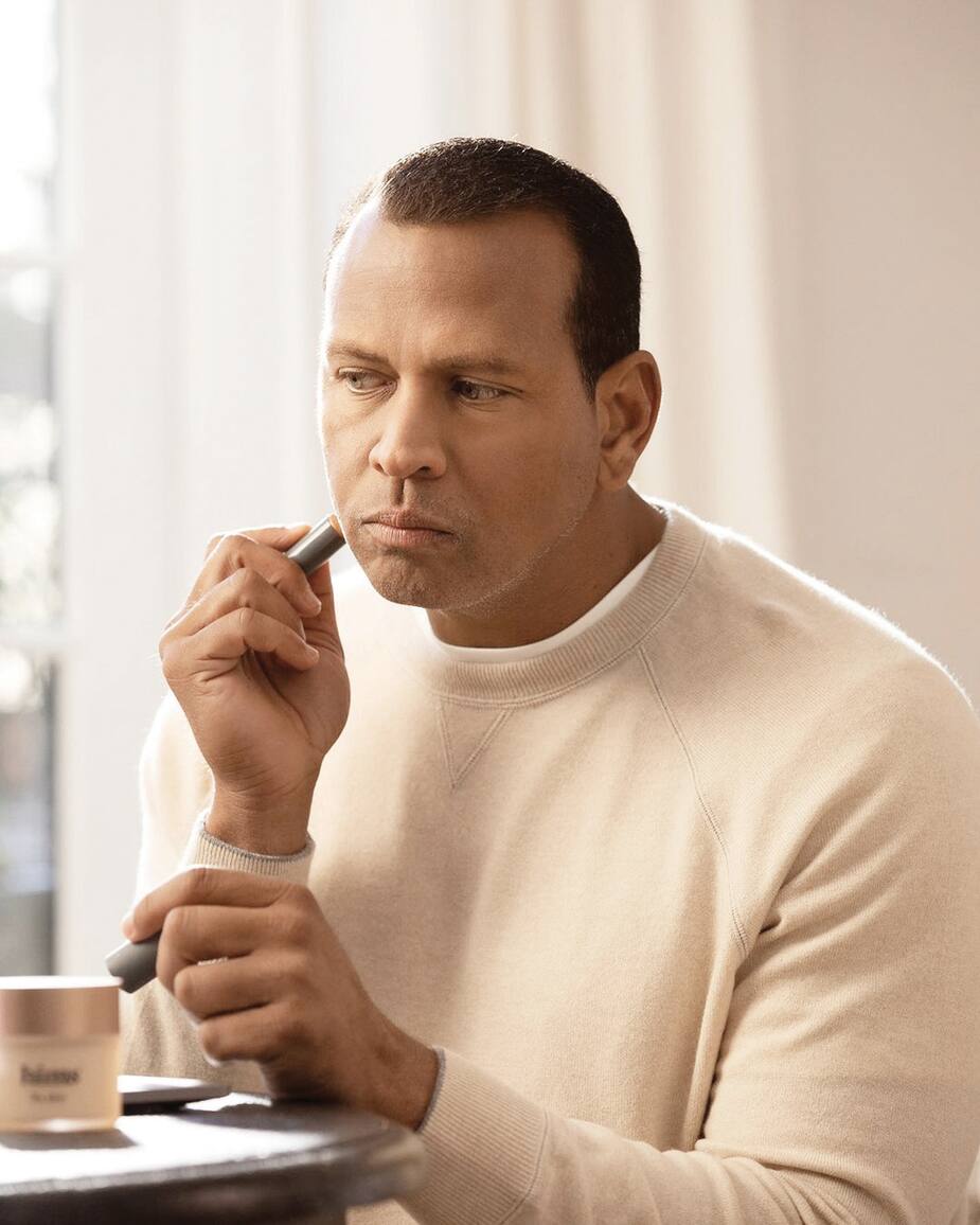 Image principale de l'article Alex Rodriguez se lance dans le maquillage