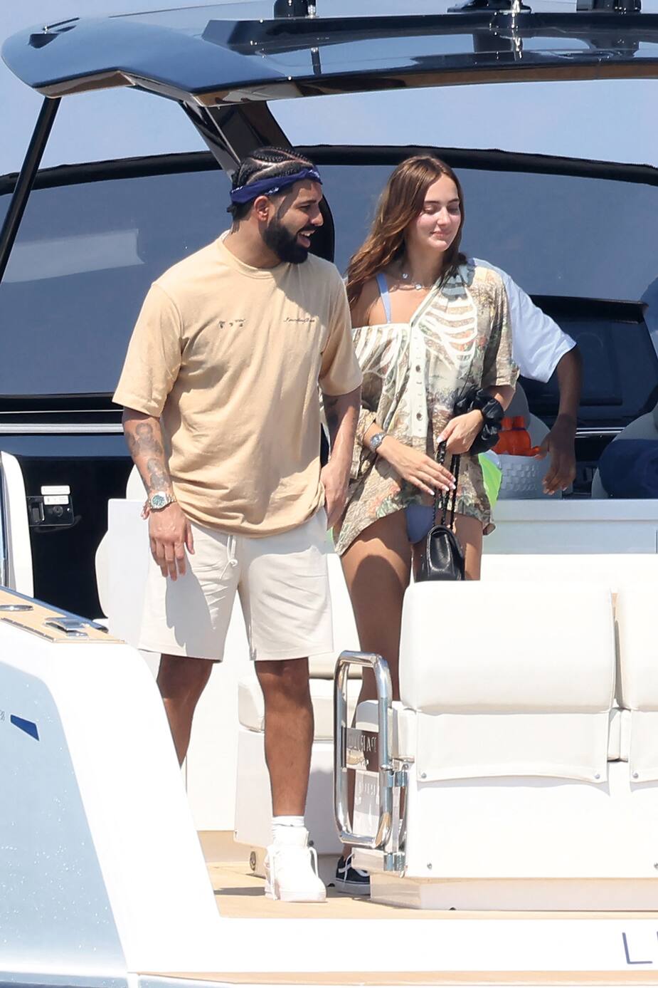 Image principale de l'article Drake en charmante compagnie à Saint-Tropez