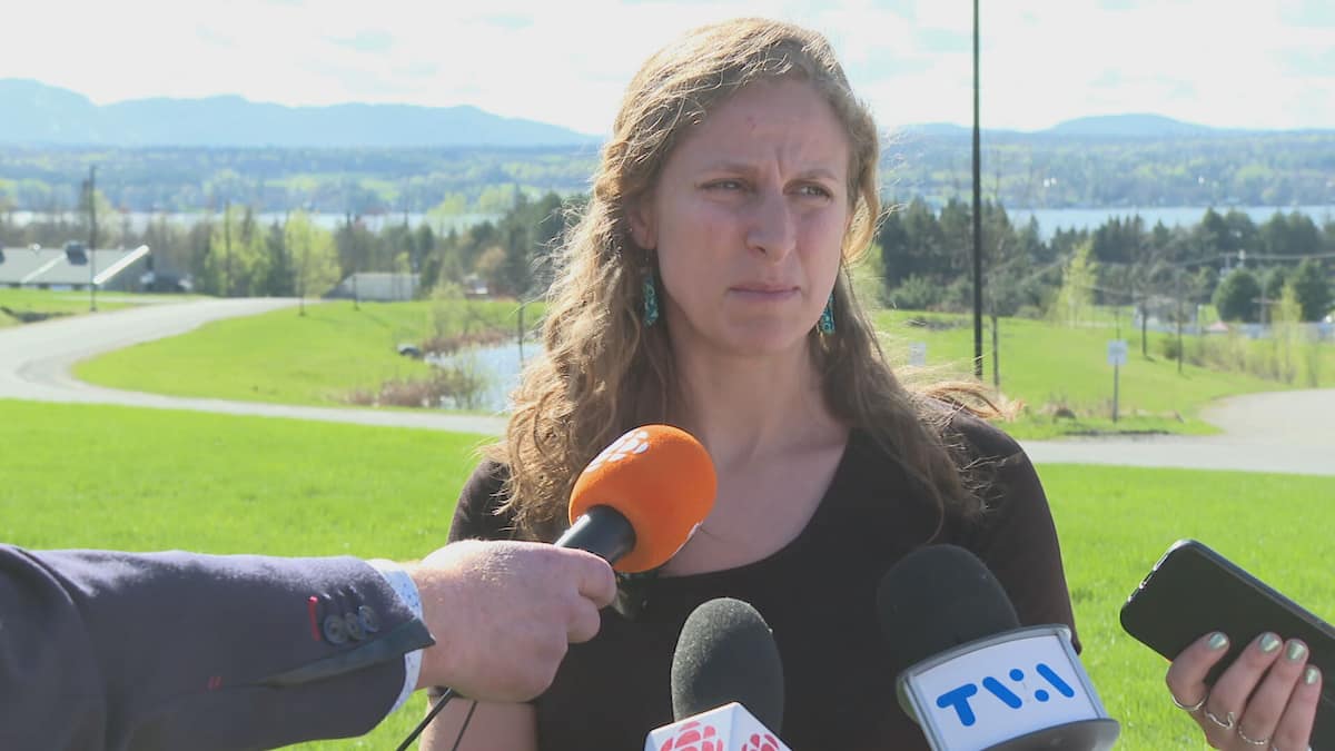 Labrie et Carmant visitent un centre de la DPJ en Estrie