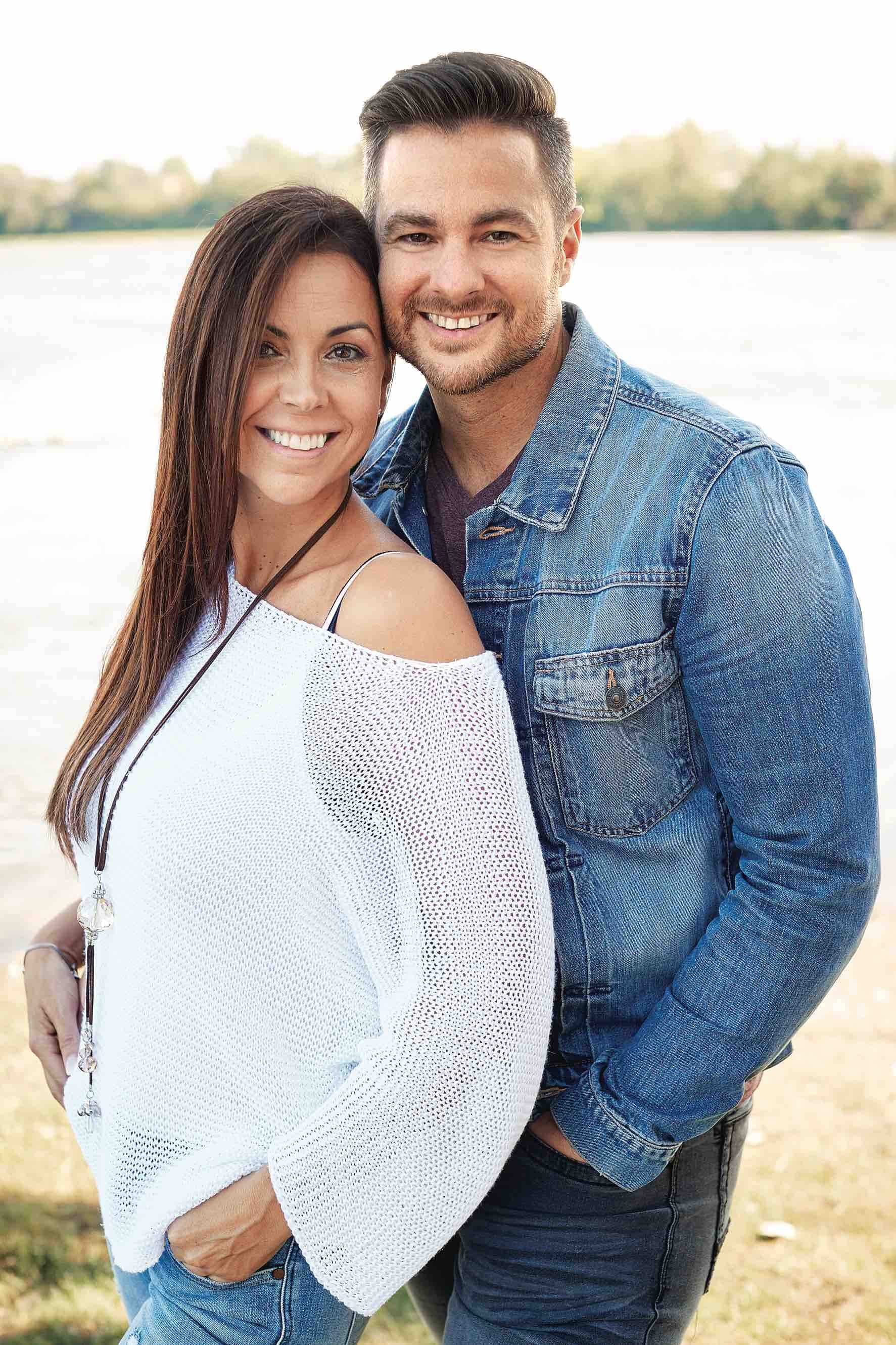 Il fait la grande demande à sa conjointe, Jézabel