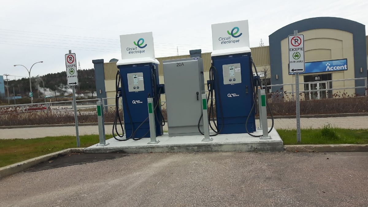 Les bornes de recharge rapide d'HydroQuébec mal adaptées aux personnes à mobilité réduite TVA Les bornes de recharge rapide d'HydroQuébec mal adaptées aux personnes à mobilité réduite TVA