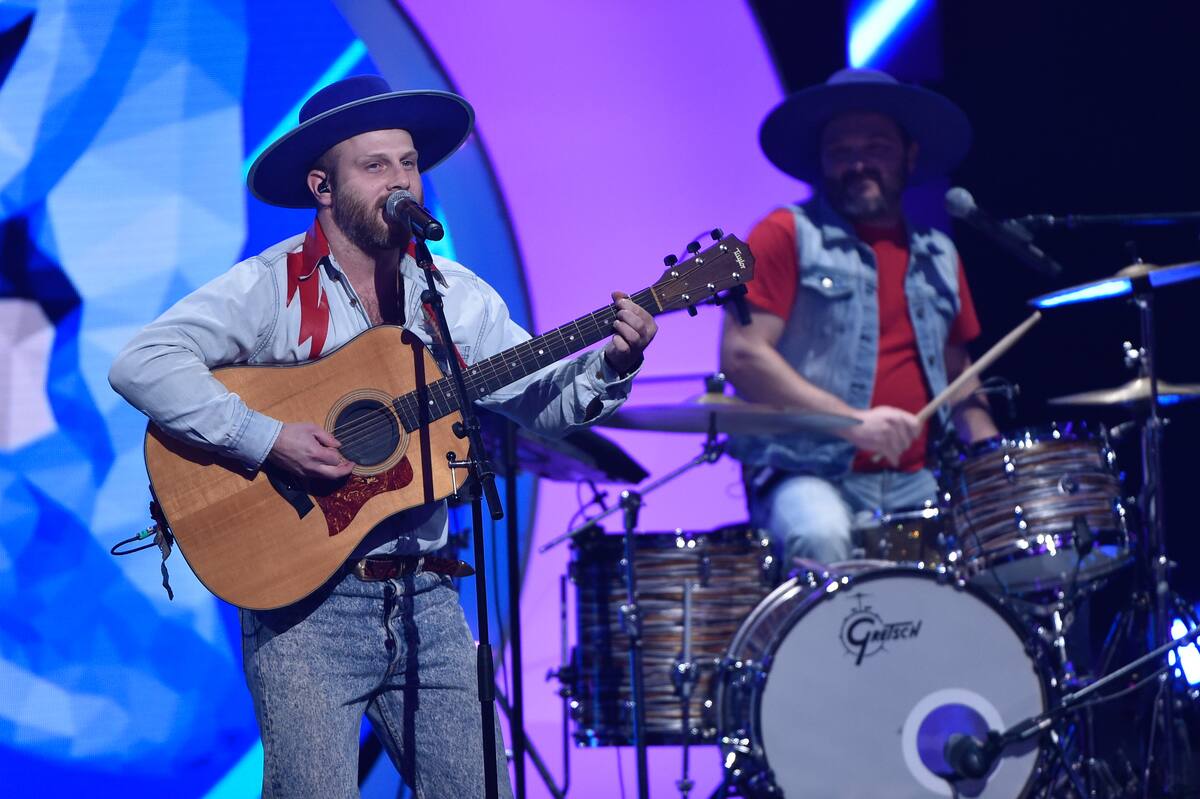 Bleu Jeans Bleu veut trouver le « King de la danse en ligne » | TVA