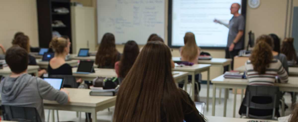 Organização escolar para repensar o ensino médio Organização escolar para repensar o ensino médio