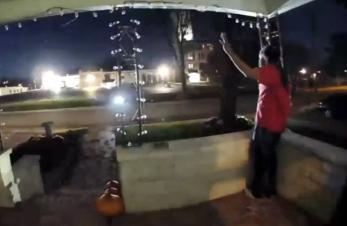 Vid&eacute;o: le suspect du Wisconsin arr&ecirc;t&eacute; pendant qu'il attendait un Uber chez un inconnu